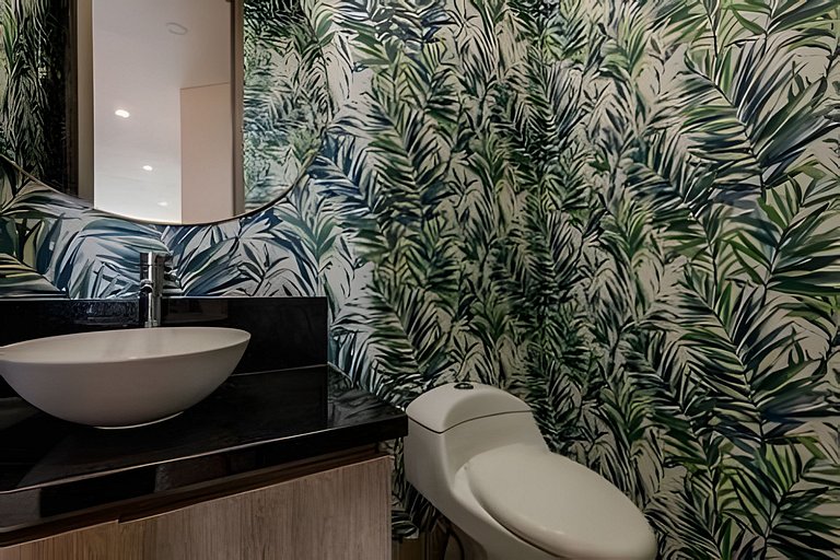 Experience luxury in Bocagrande with a bay view on the 33rd
