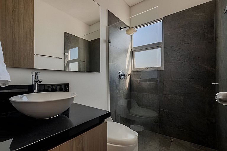 Experience luxury in Bocagrande with a bay view on the 33rd