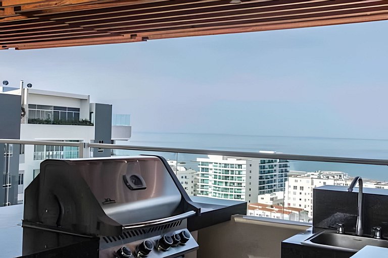 Luxury 2BR Jacuzzi Sea View 14th Floor