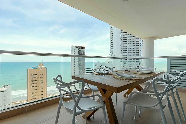 Modern 2BR next to the Walled City+Oceanside View