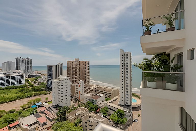 Modern 3BR apartment, Sea View and Historic Center